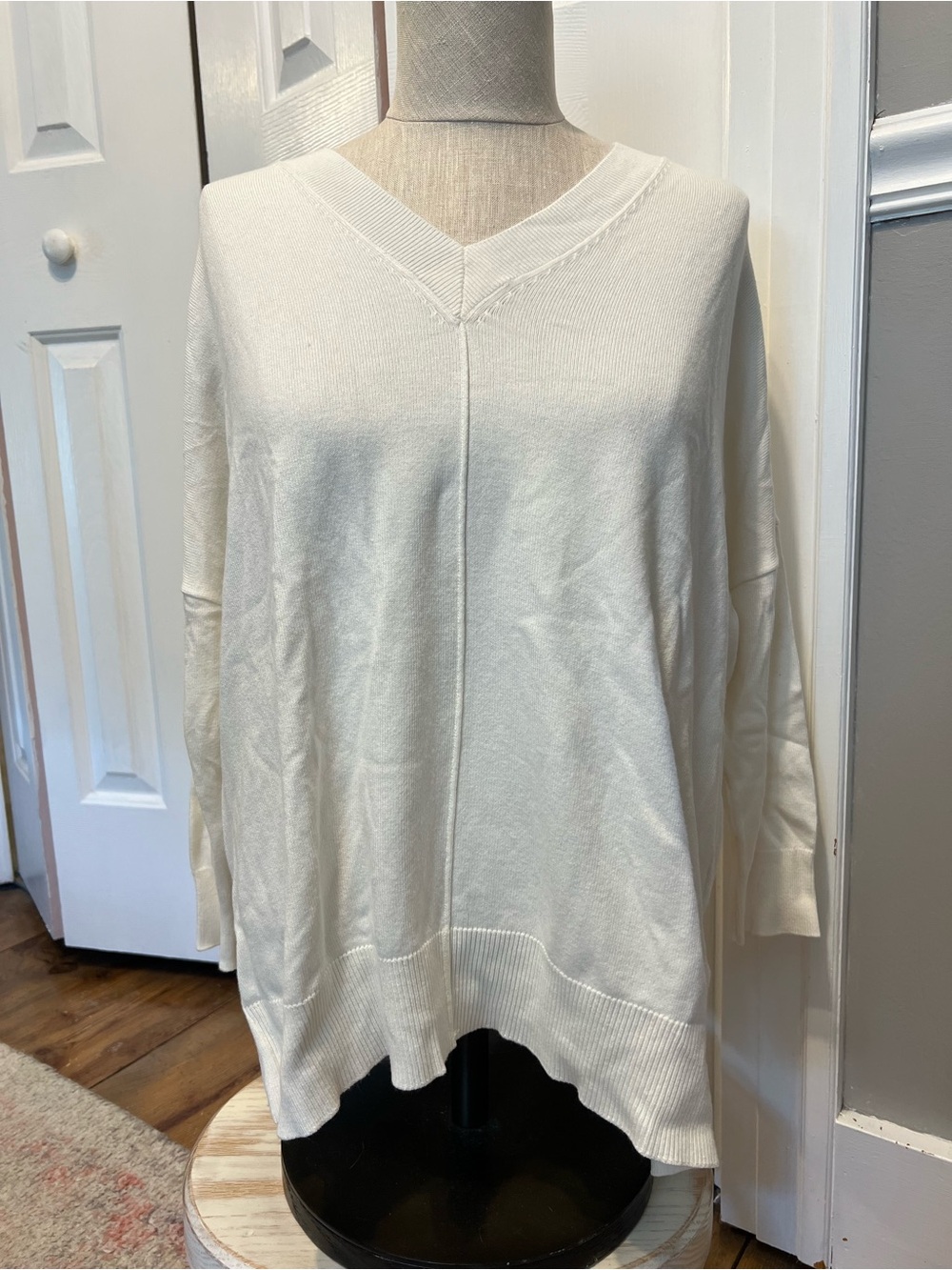 Ann Taylor Ivory V-Neck Lightweight Sweater